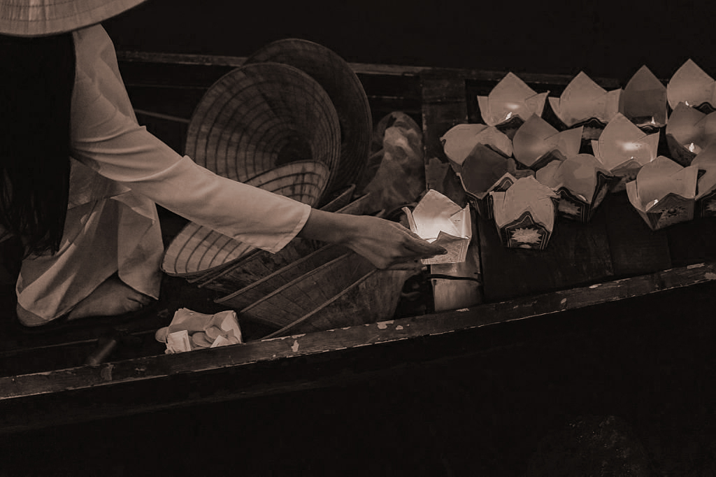 Không gian Trăng Phố Hội